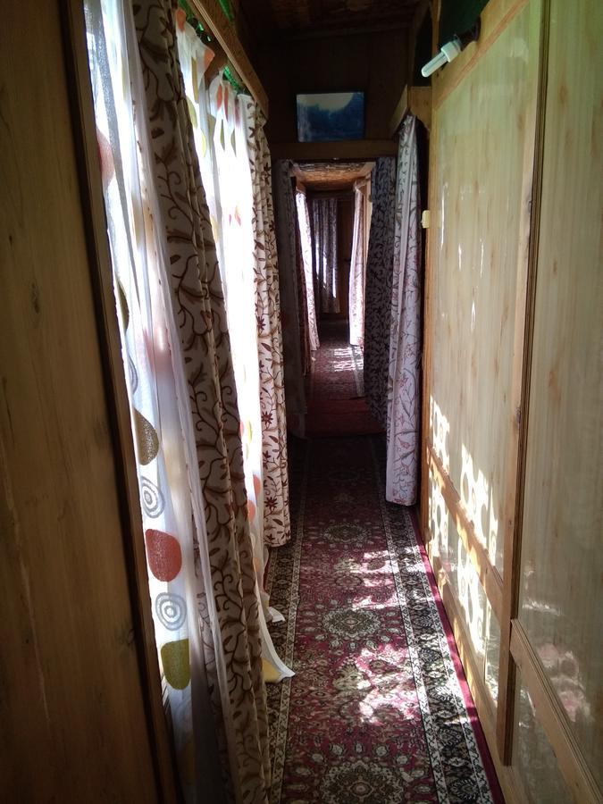 Hotel Houseboat - City Of Kashmir Srīnagar Exterior foto